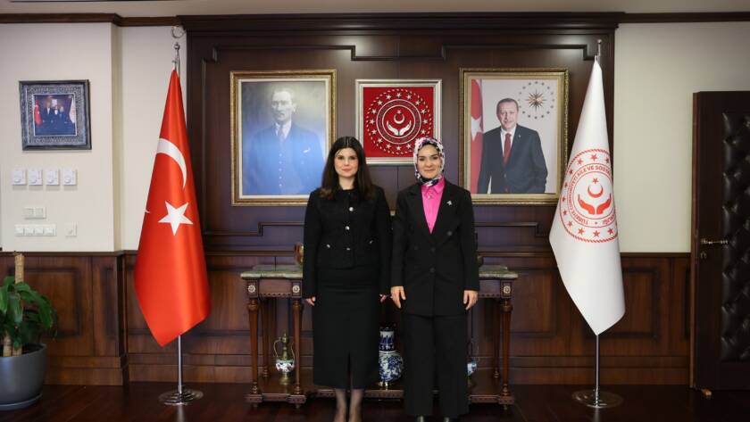 Reges Elektrik Finans İşler Direktörü Dr. Cansu Ünal Öngören ve Aile ve Sosyal Hizmetler Bakanı Mahinur Özdemir Göktaş