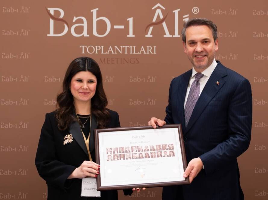 T.C. Enerji Bakanı Alparslan Bayraktar ve Reges Elektrik Yönetim Kurulu Üyesi Dr. Cansu Ünal Öngören